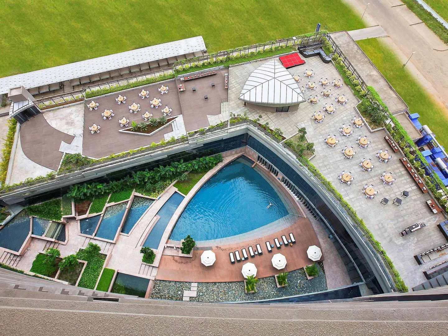 Novotel Kolkata Hotel & Residences Hotel