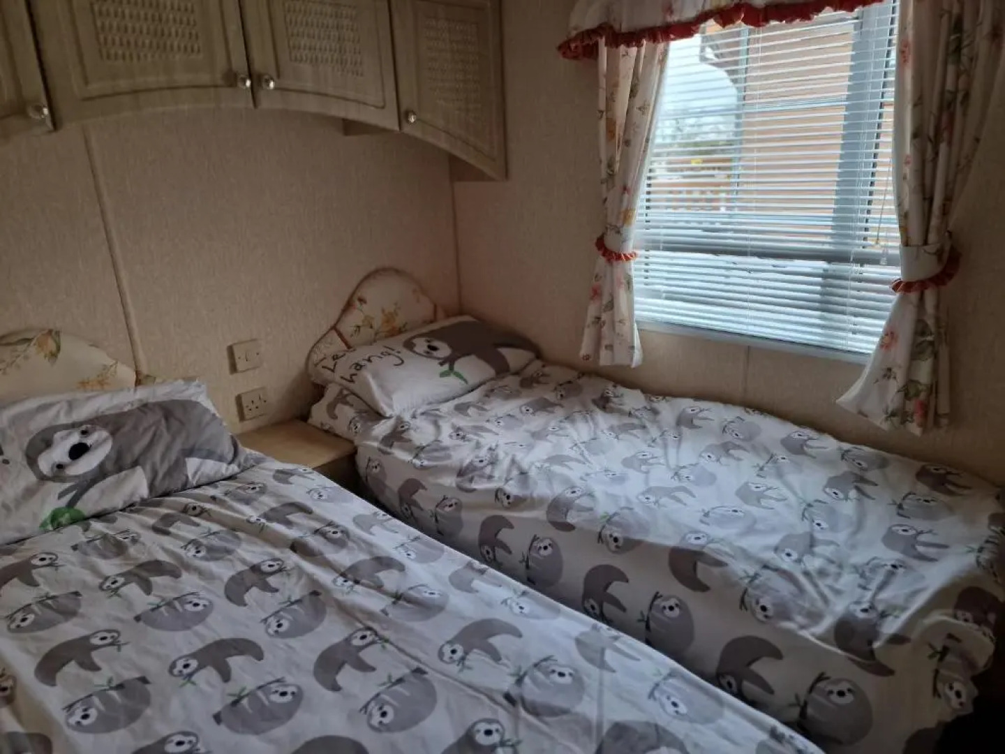 Caravan - Sleeps 4 - Pet Friendly - Parking
