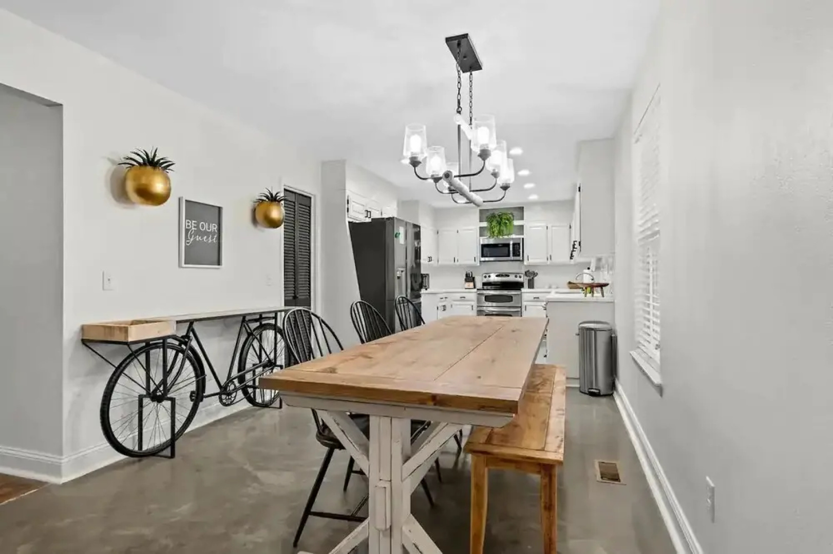 Tunnel Vision Trail Home -8 Min From Lake Windsor! 4 Bedroom Home by Redawning