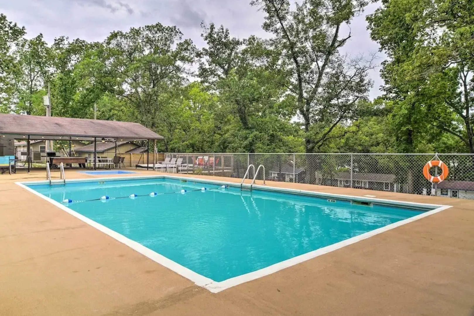 Reeds Spring Retreat w/ Lakeview Deck + Grill