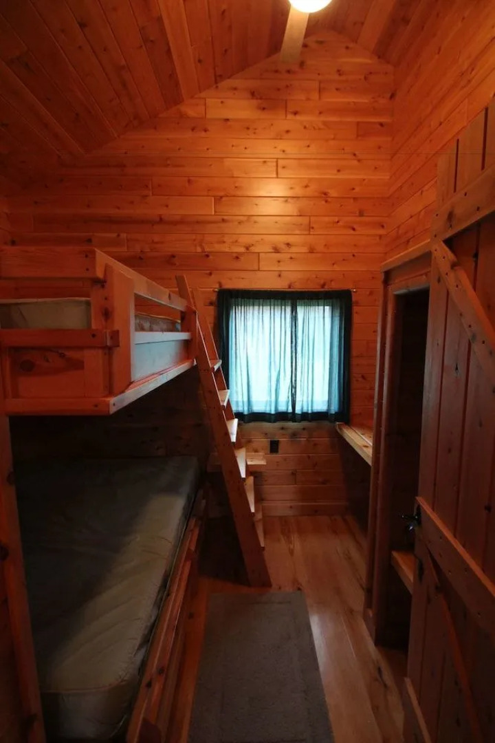 Mackinac Lake Trail Motel