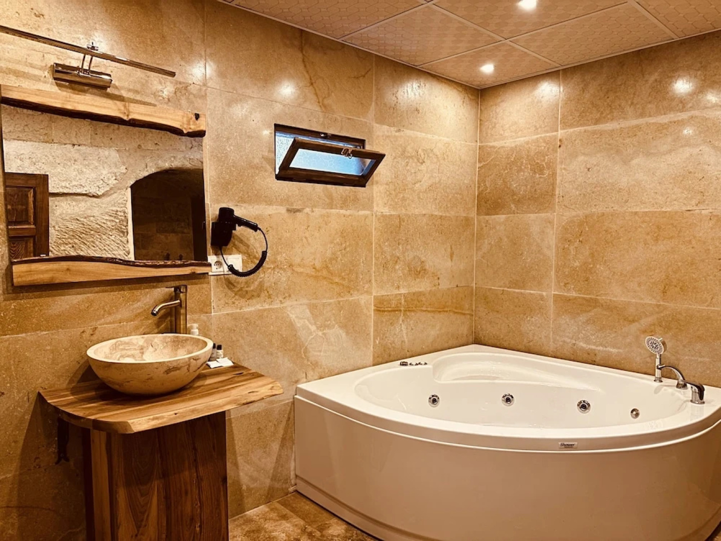 Asma Alti Cave Suits