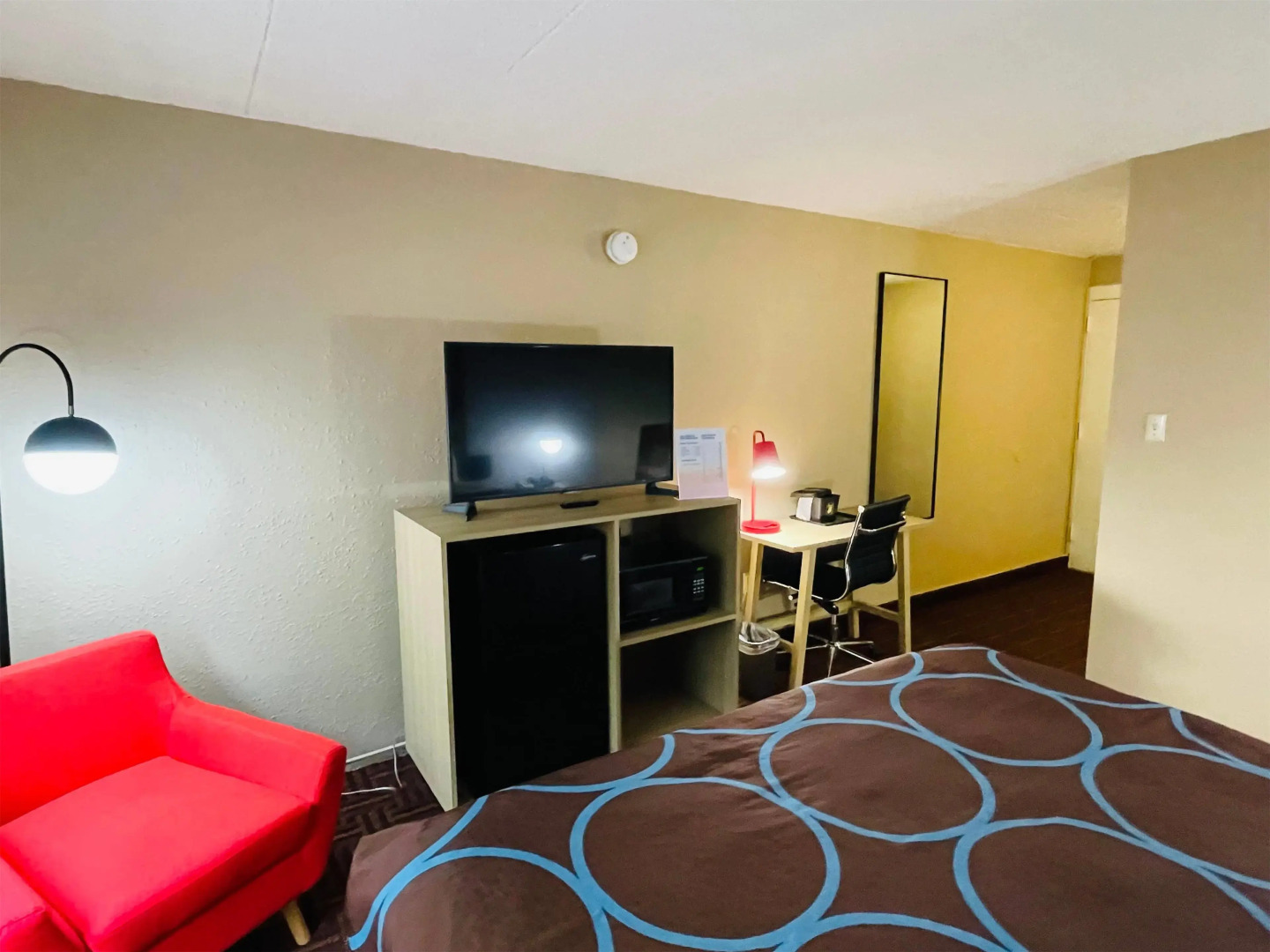 Super 8 by Wyndham Gloucester