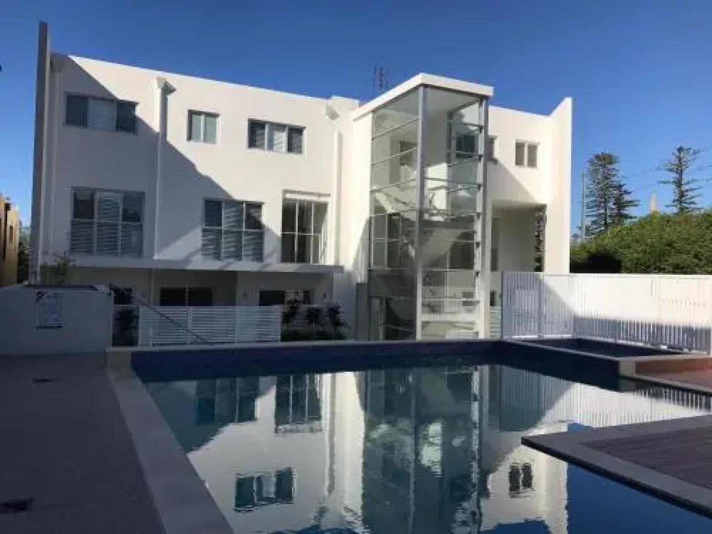 Belle Vue- Penthouse at Black Beach