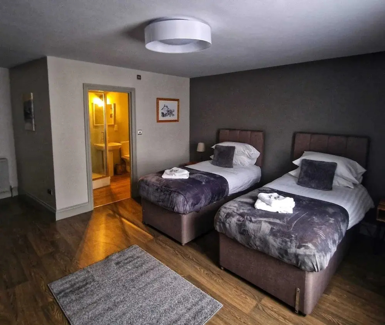 OYO The Victorian Tap B&B