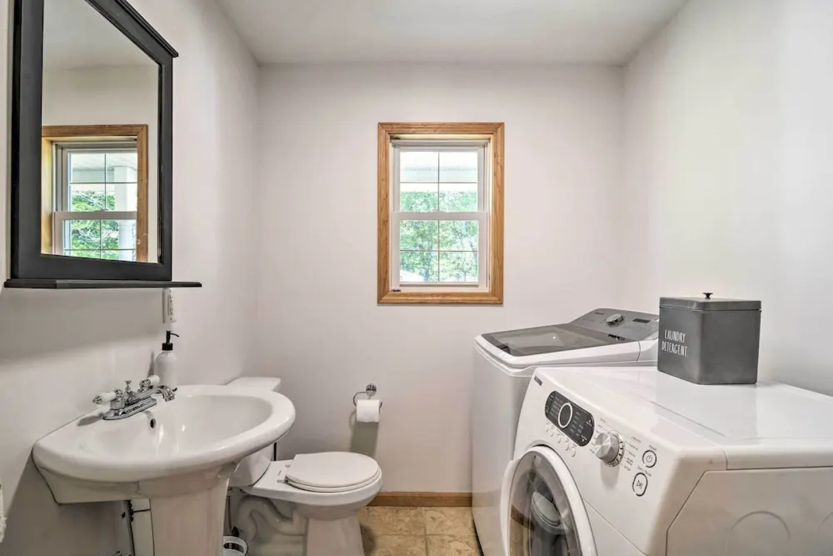 Upscale Family Cottage < 1 Mi to Higgins Lake