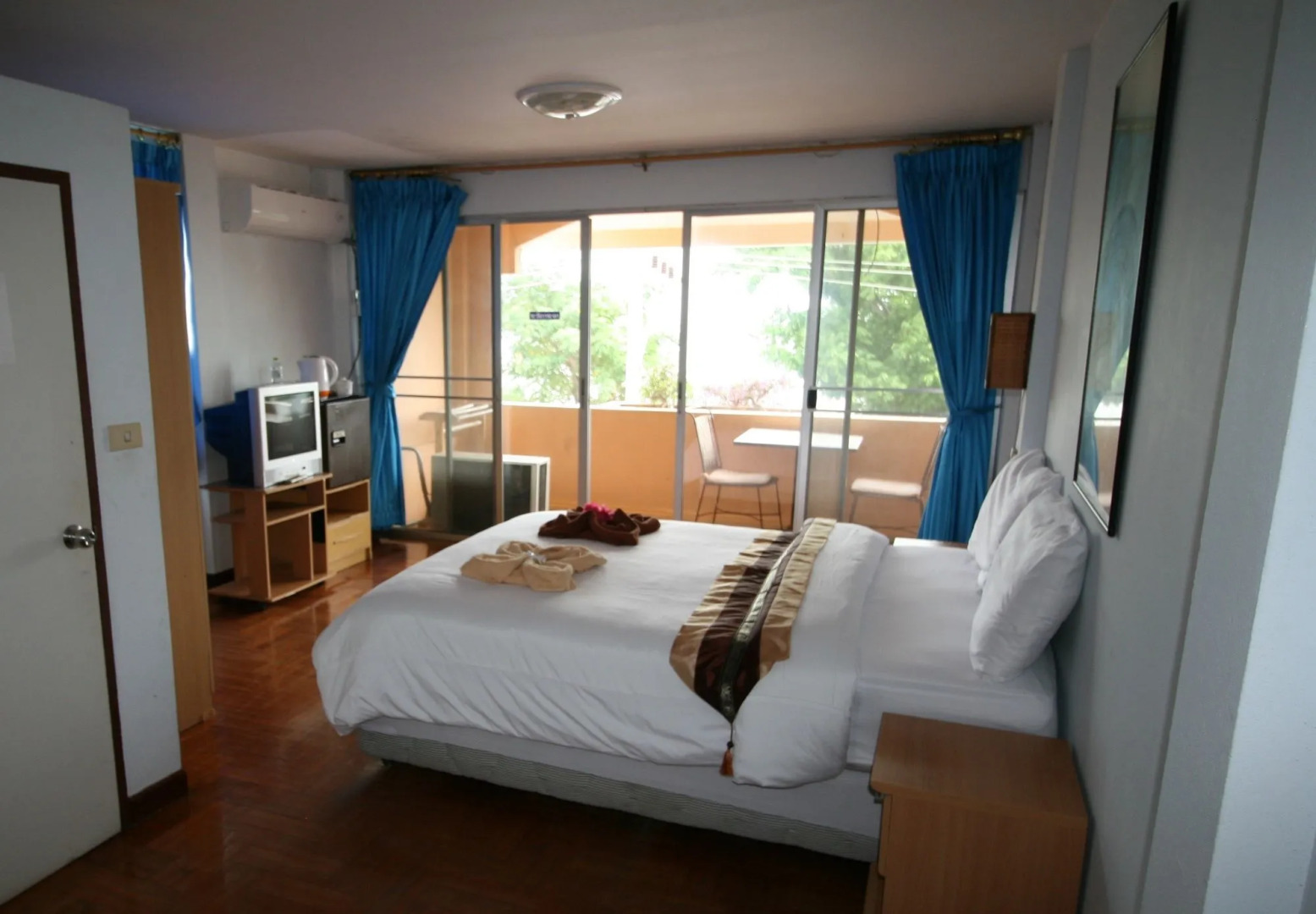 Beachfront Hotel Cha Am
