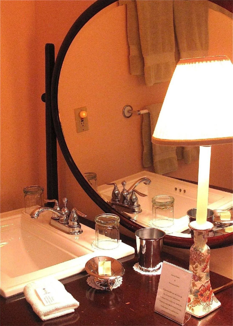 Lazyjack Inn on Dogwood Harbor