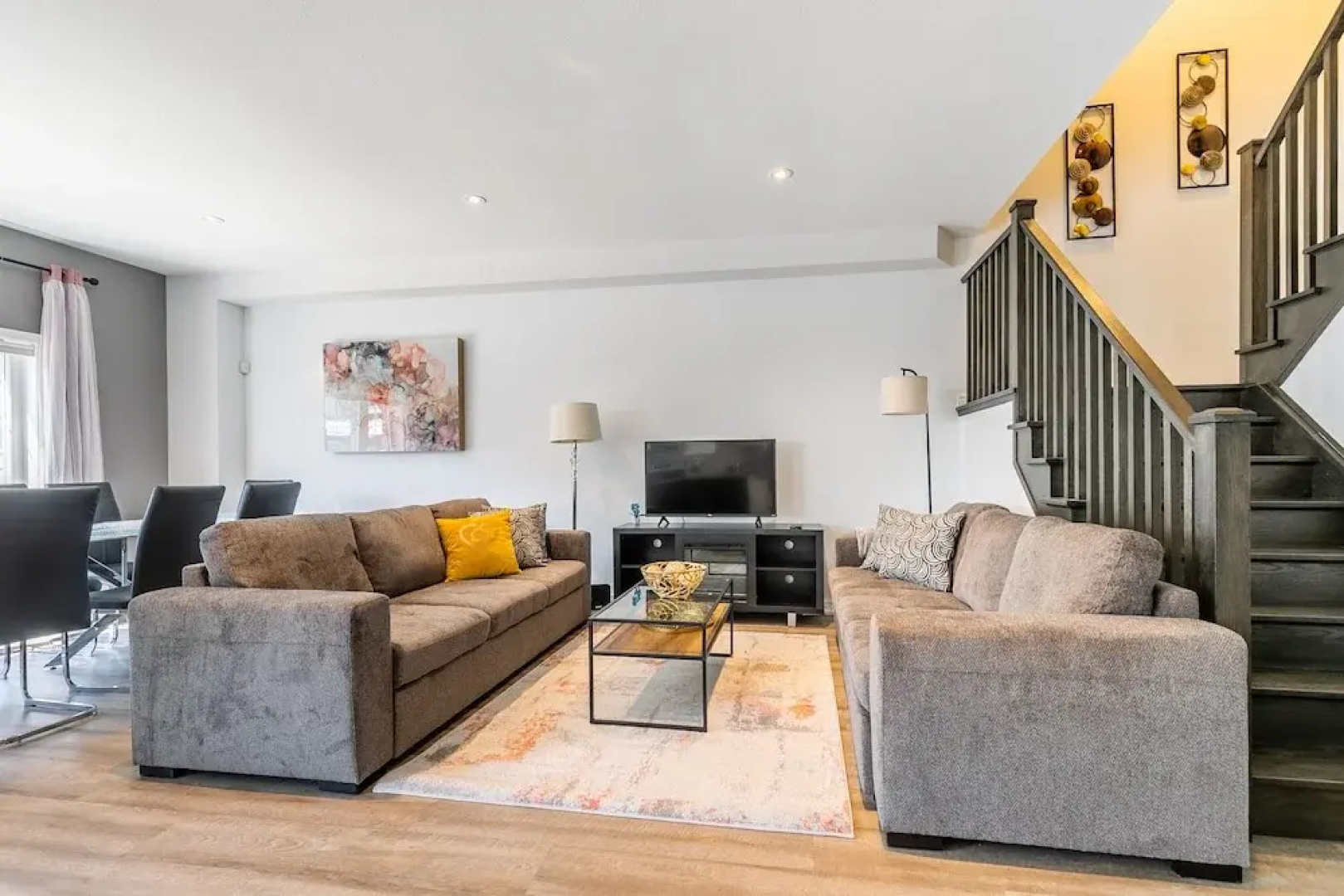 GLOBALSTAY. Modern Lake Ontario Townhomes
