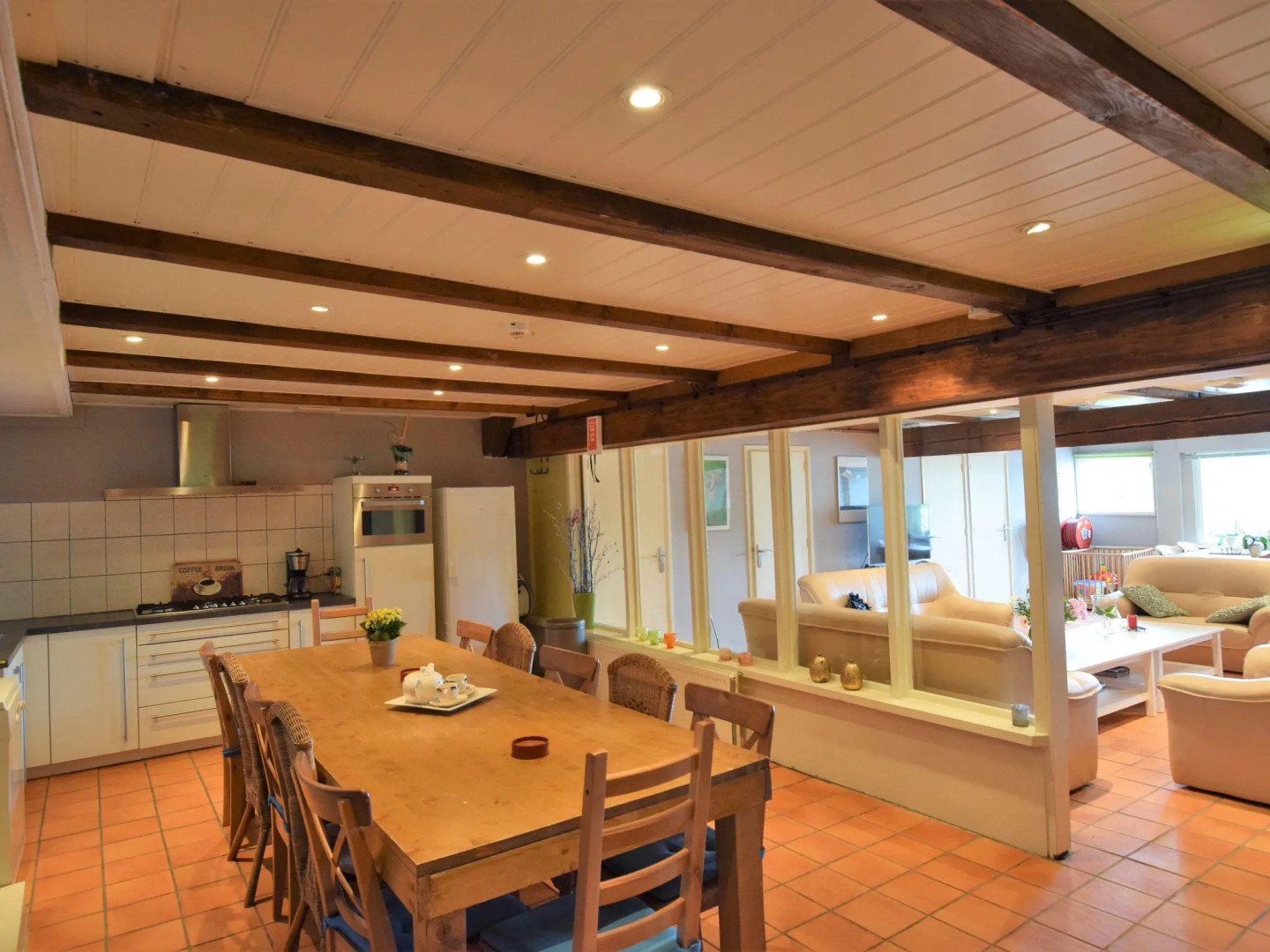 Quaint Farmhouse near River in Oosterwijk