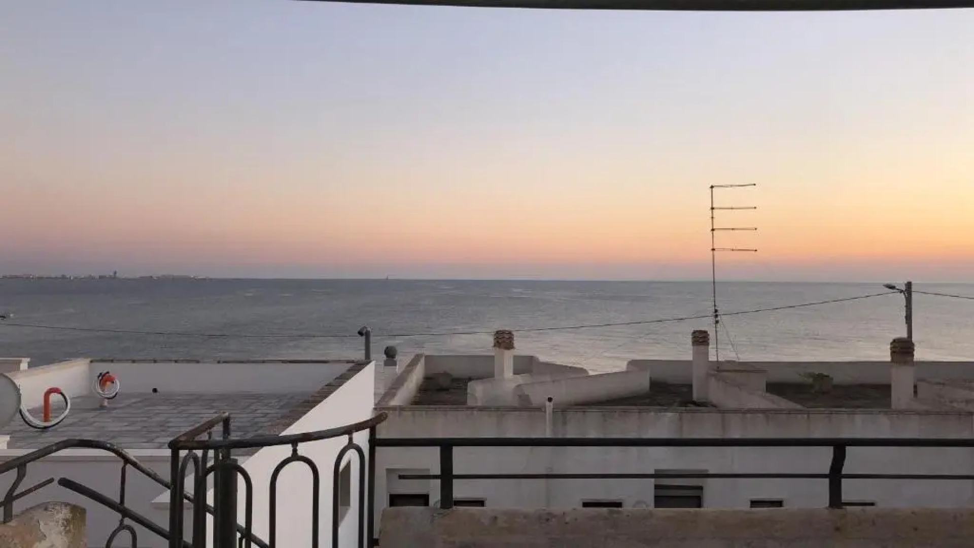 Appartamento rifinito con vista panoramica a 50 mt dal mare