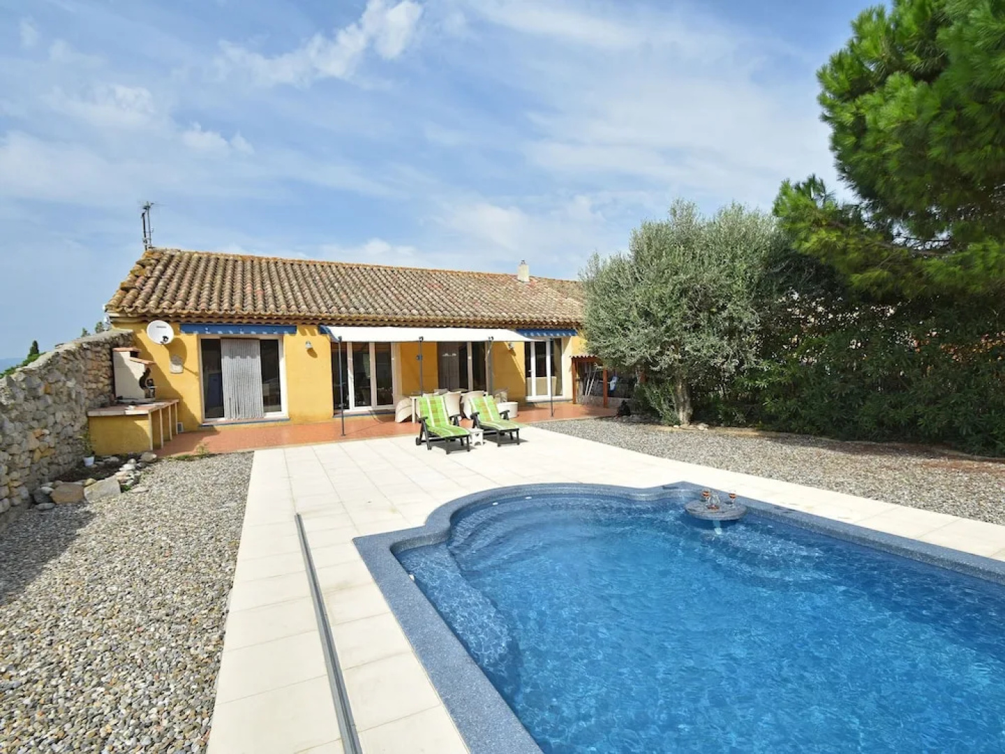 Spacious Villa With Private Swimming Pool in Marseillette