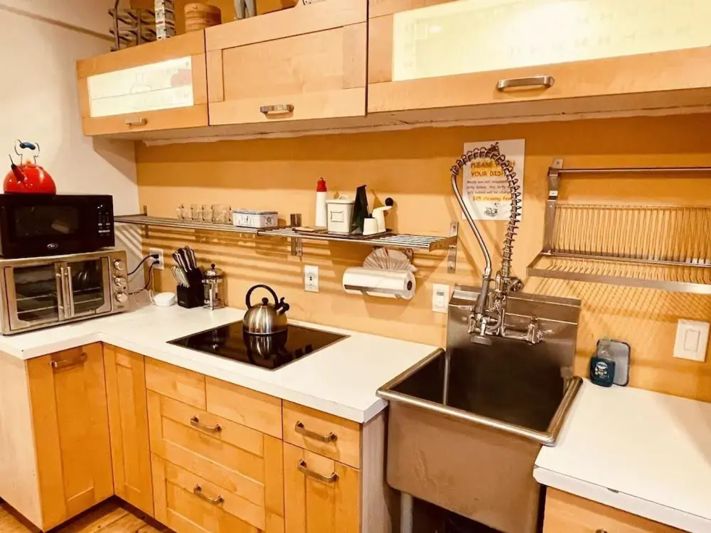 Metro Hotel and Cafe