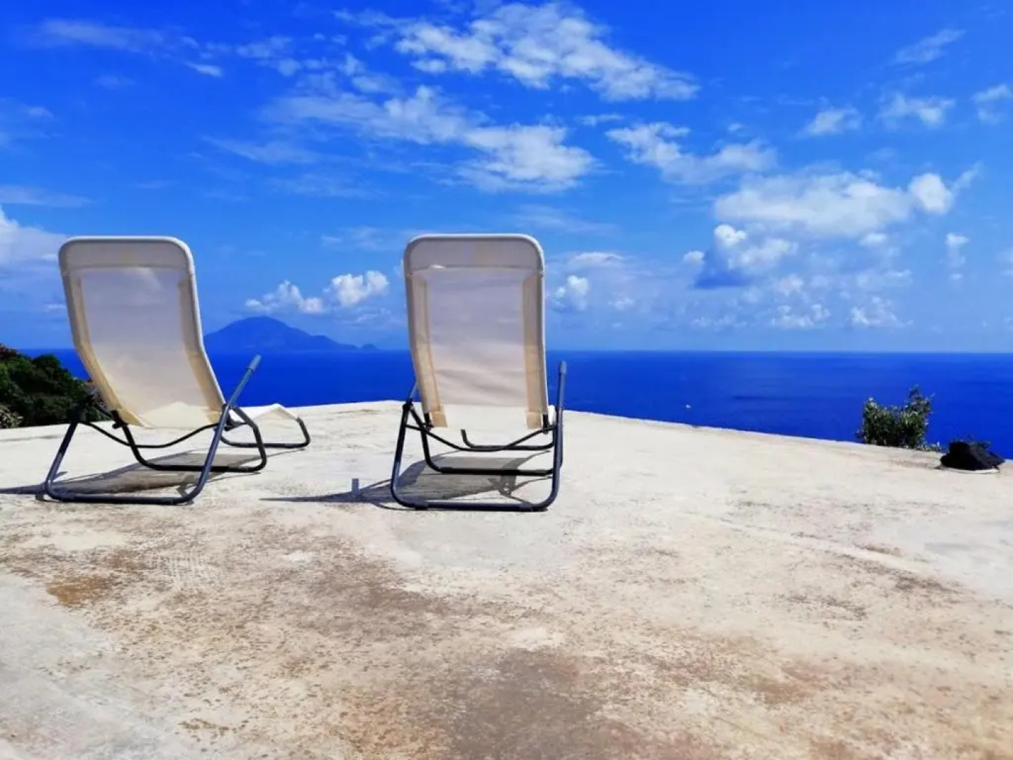 Alicudi Giardino dei Carrubi- al gradino 365