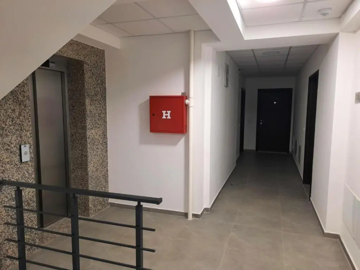 New modern 1 bedroom apartment with free parking