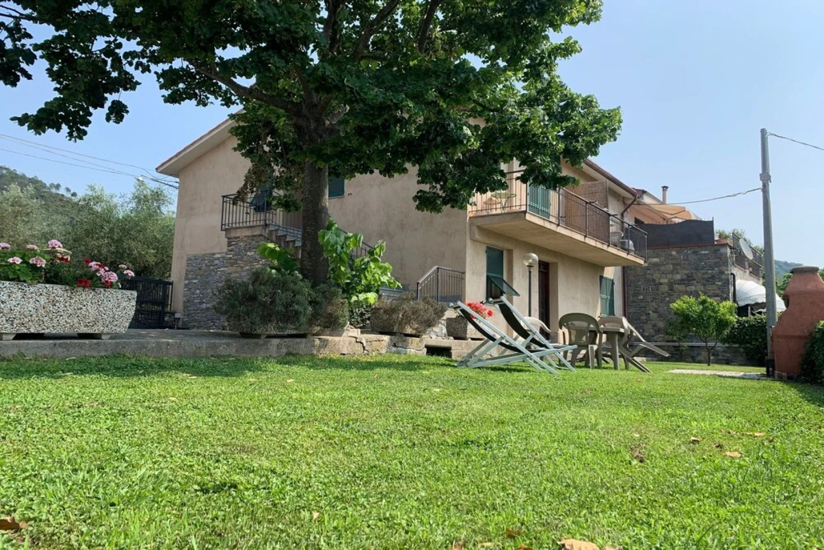 Apt 52 - Relax And Nature