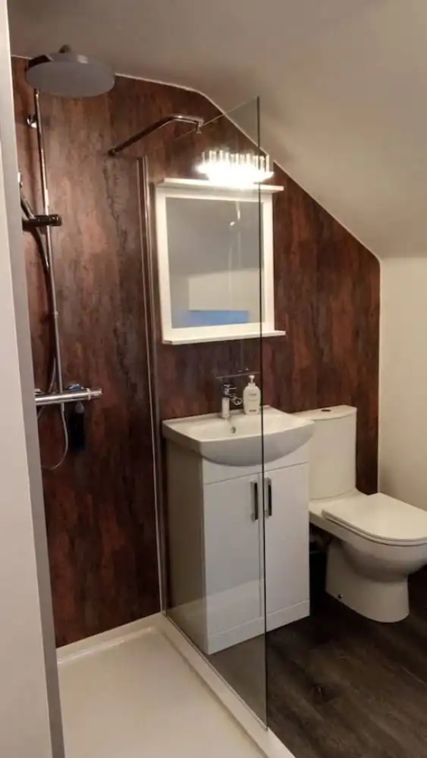 Beautiful 1-bed Barn Conversion Studio Apartment