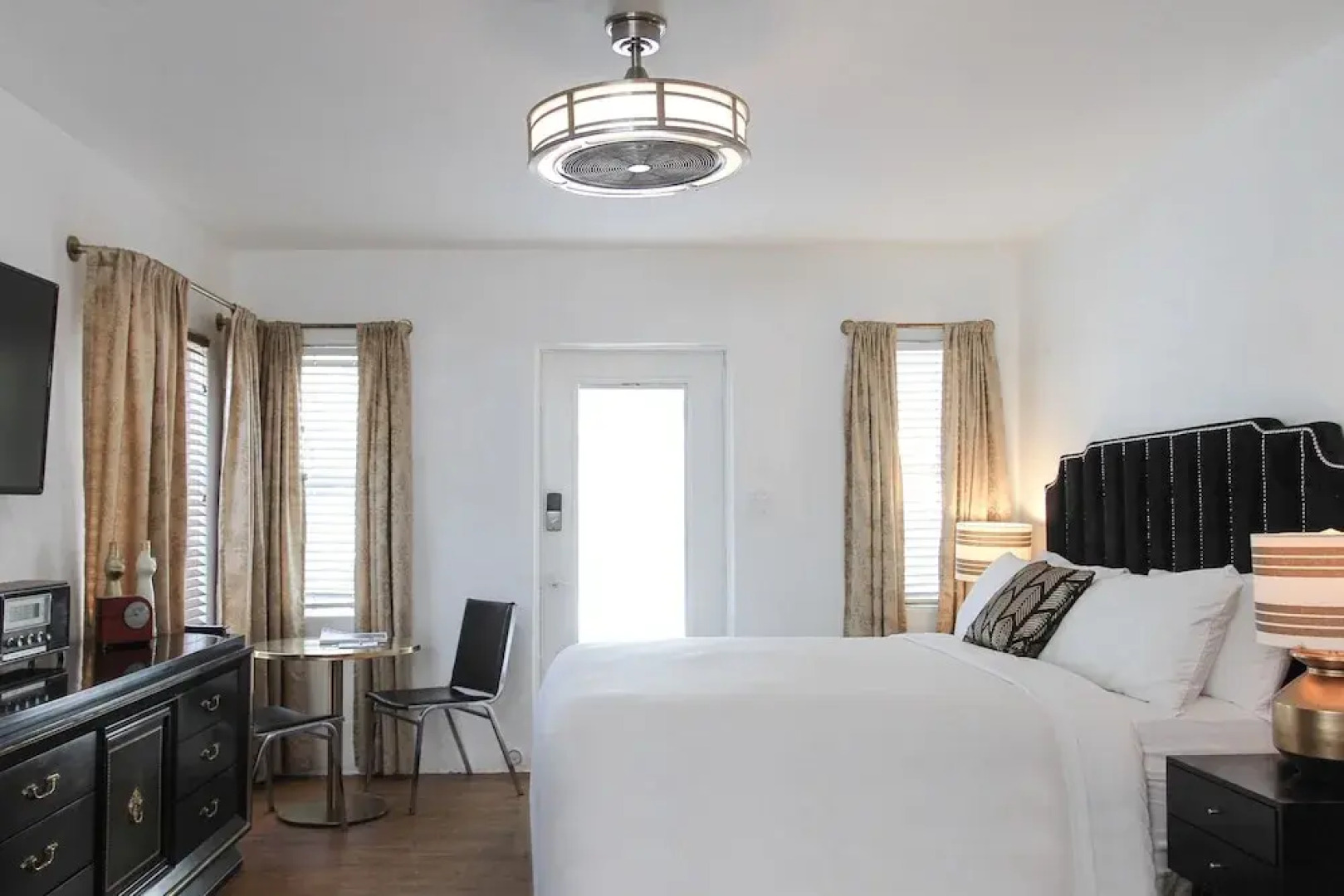 Posh Palm Springs Inn