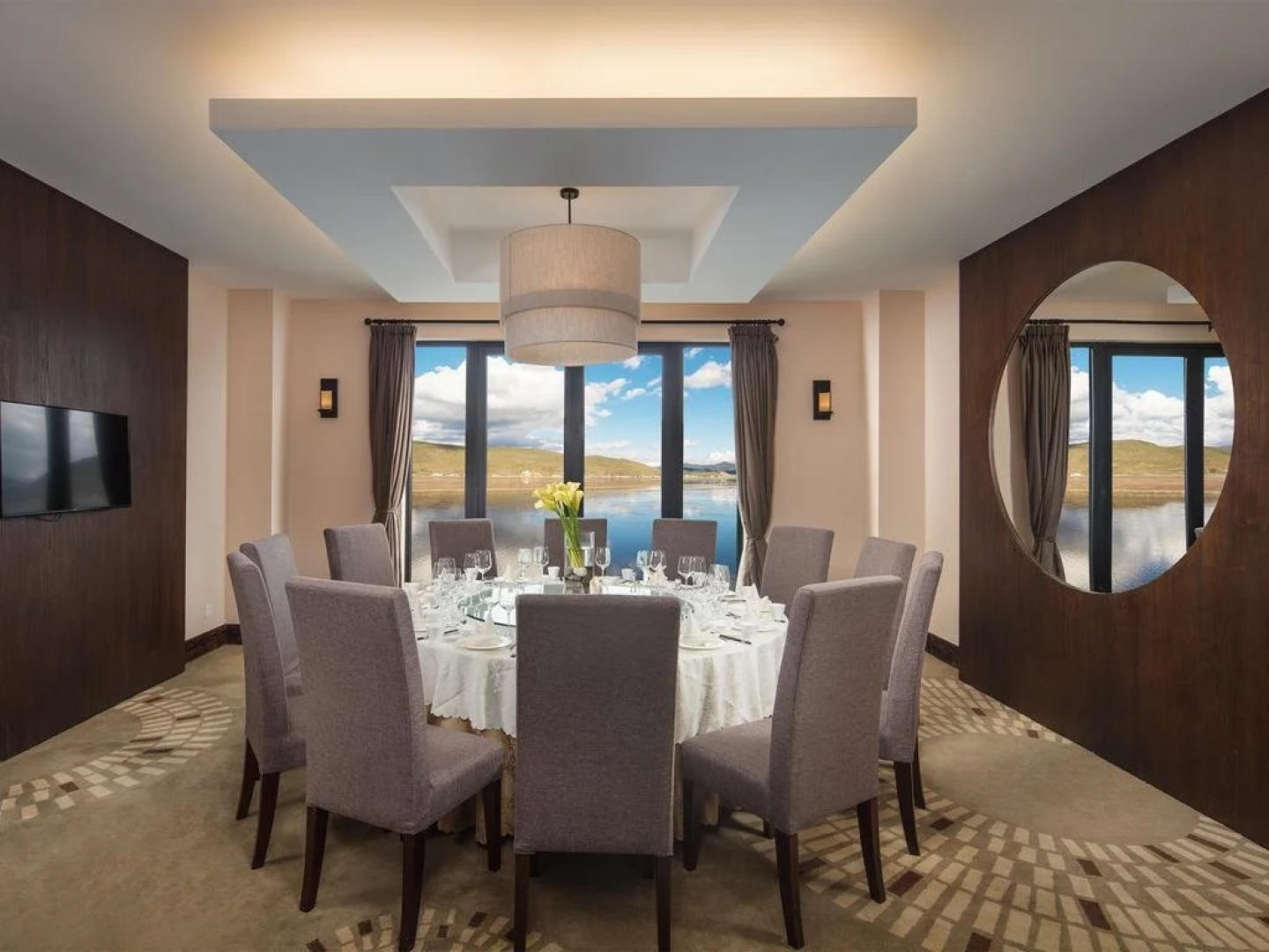 High Mountain Resort Shangri-la