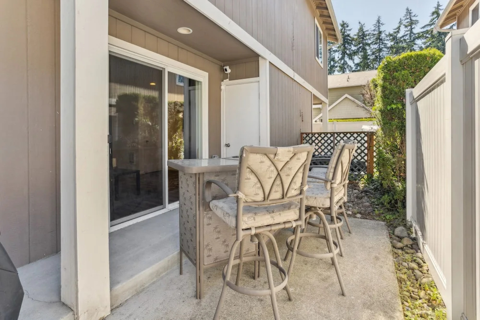 Charming Tacoma Retreat w/ Patio & 2 Fireplaces!