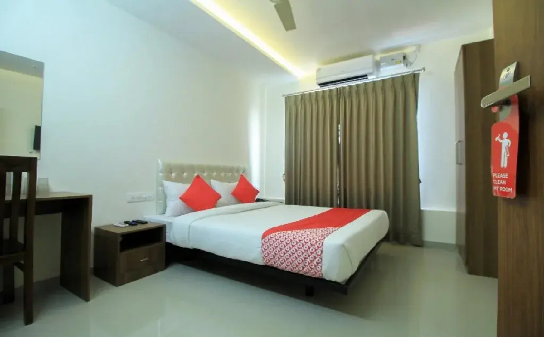 Varcity Bay By OYO Rooms