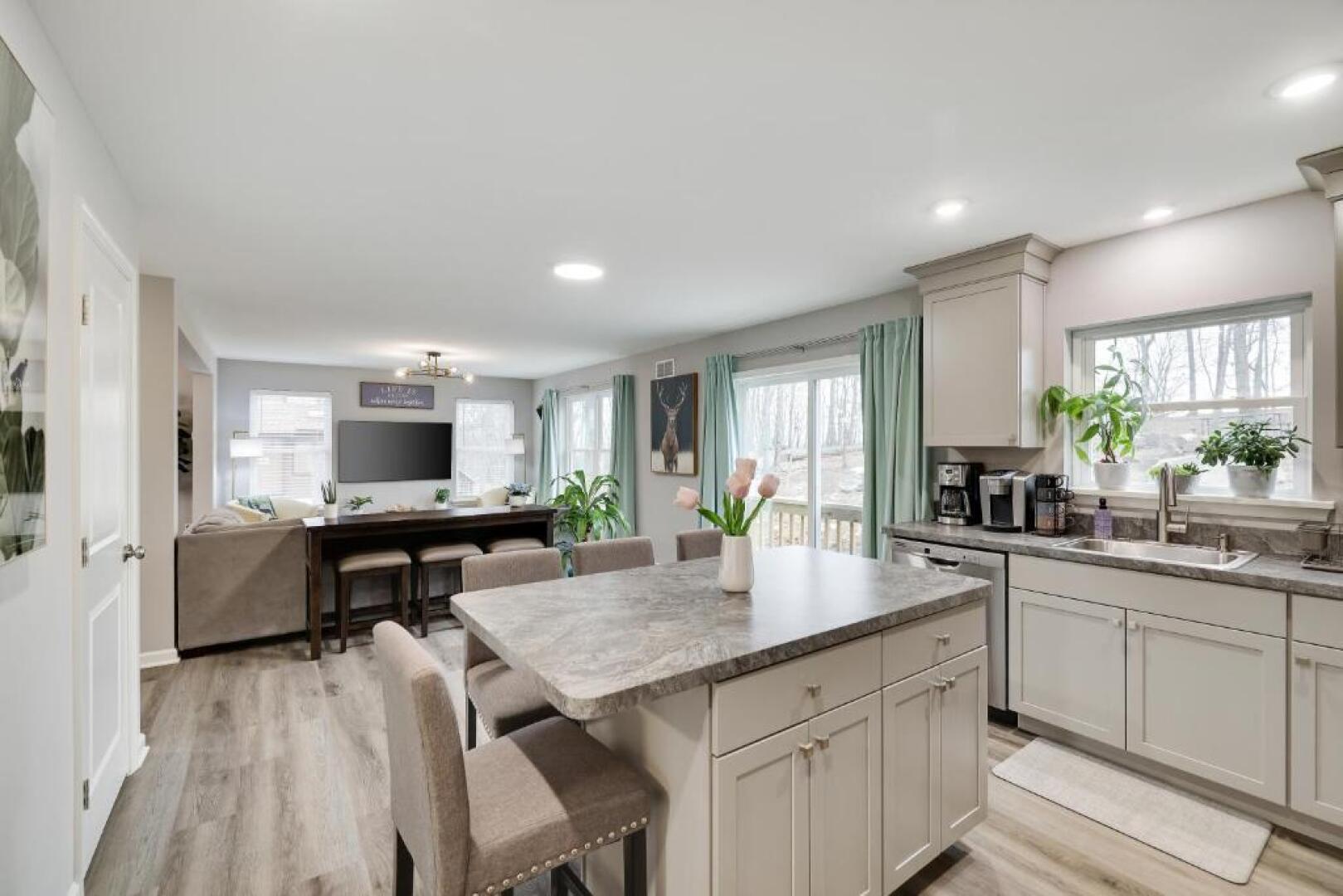 New Build-Modern 4BR, Kid-Friendly Home In Poconos