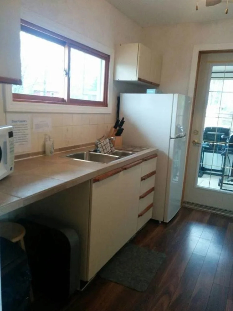 The Pinewood - Adult Getaway by the Lake