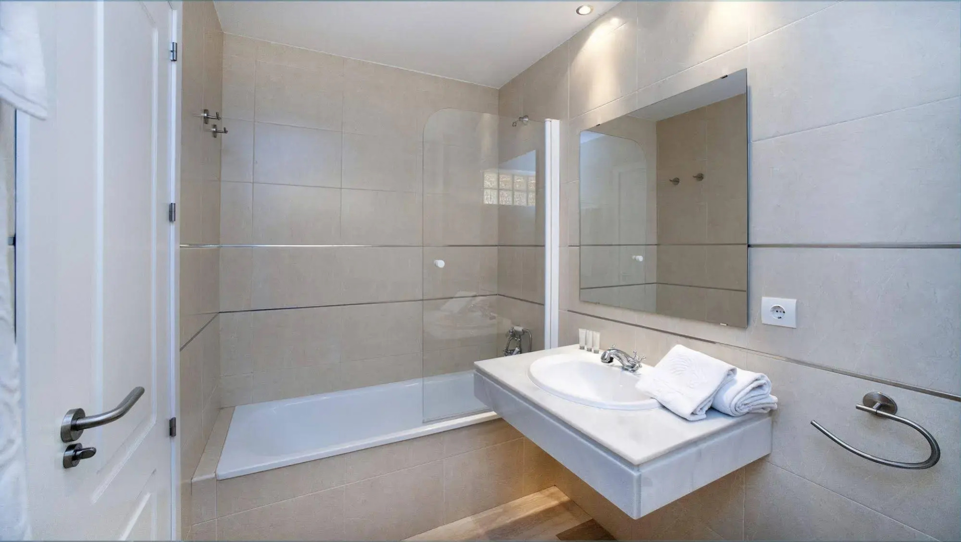 Leo Isla Canela Selection