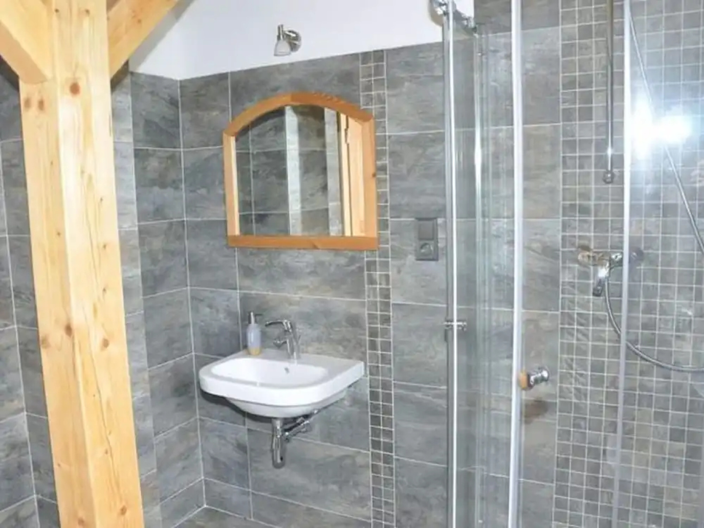 Spacious Cottage With 5 Bedrooms, Woodburning Stove, Sauna, Near Ski Lift