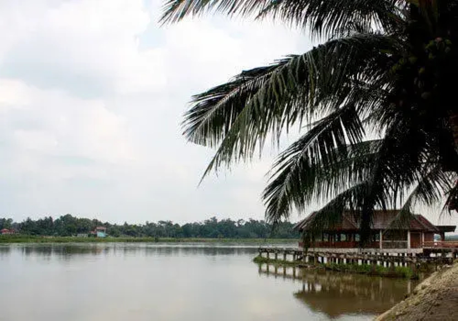 Green Village Pasir Salak Eco River Resort