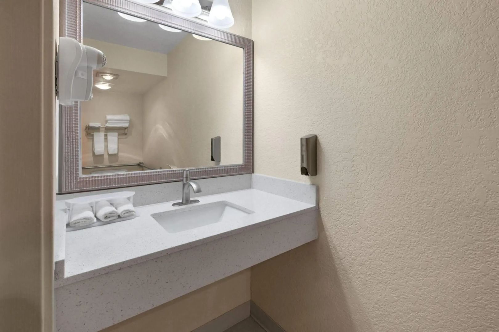 Days Inn by Wyndham Mackinaw City/Bridgeview Area