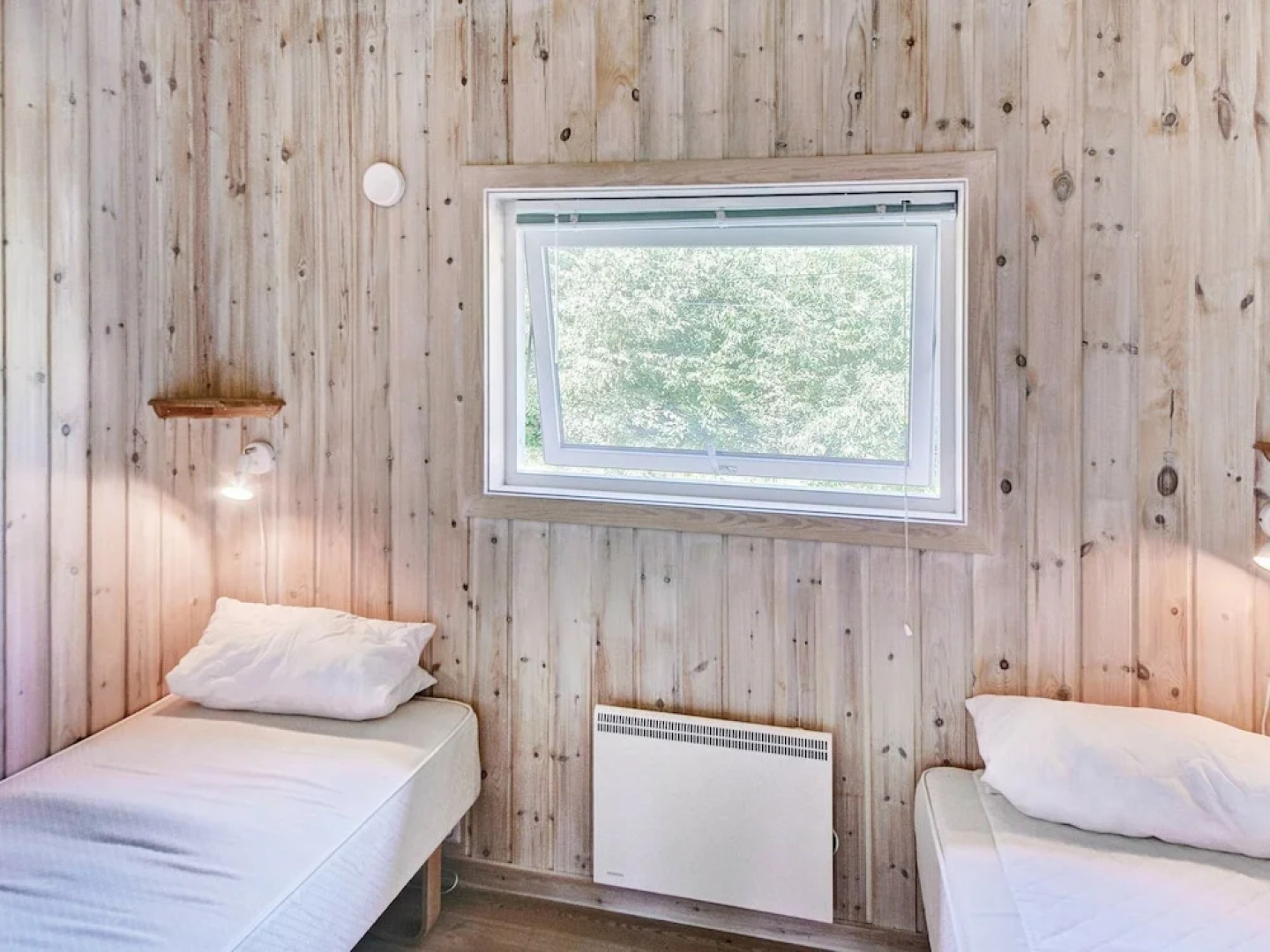 Spacious Holiday Home With Sauna in Aakirkeby