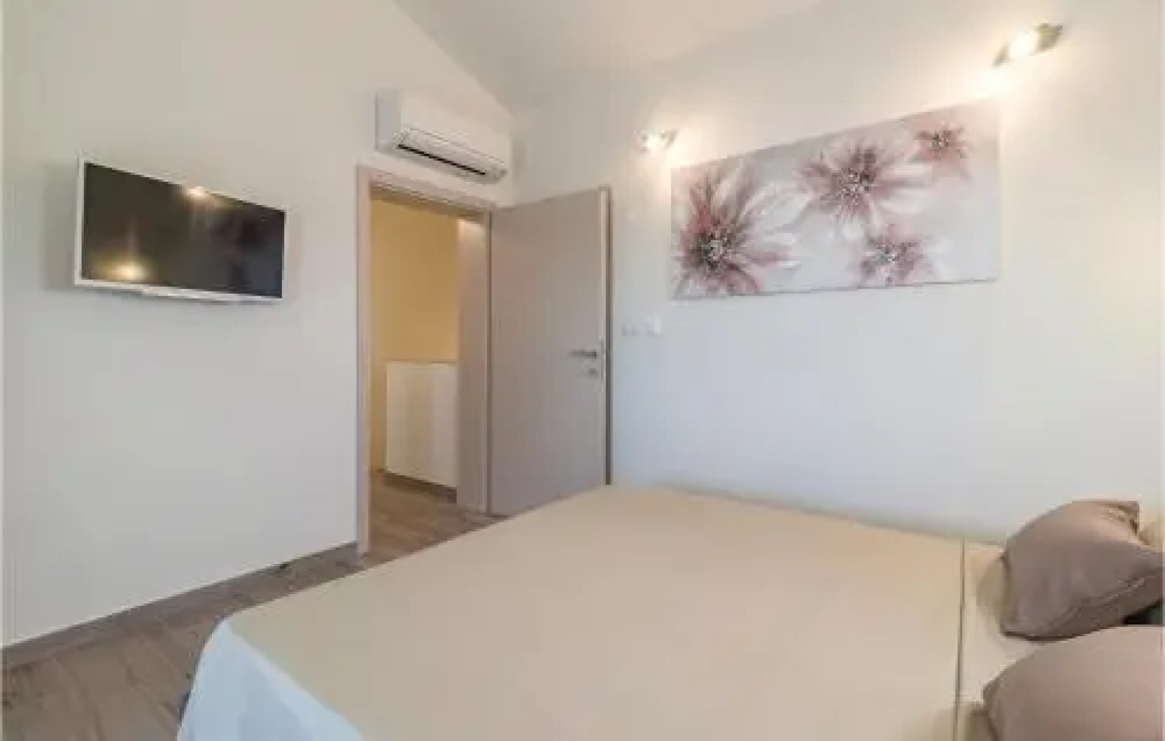 Four-Bedroom Holiday Home in Radeki Polje