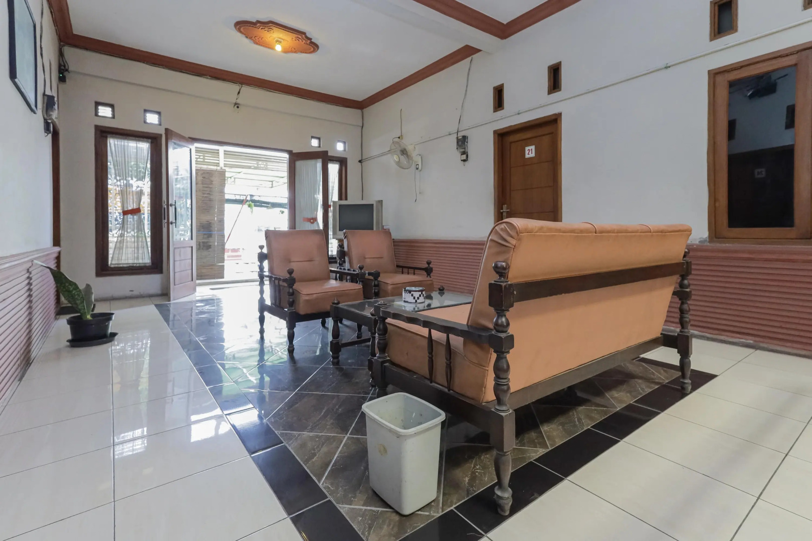 RedDoorz near Juanda International Airport 2