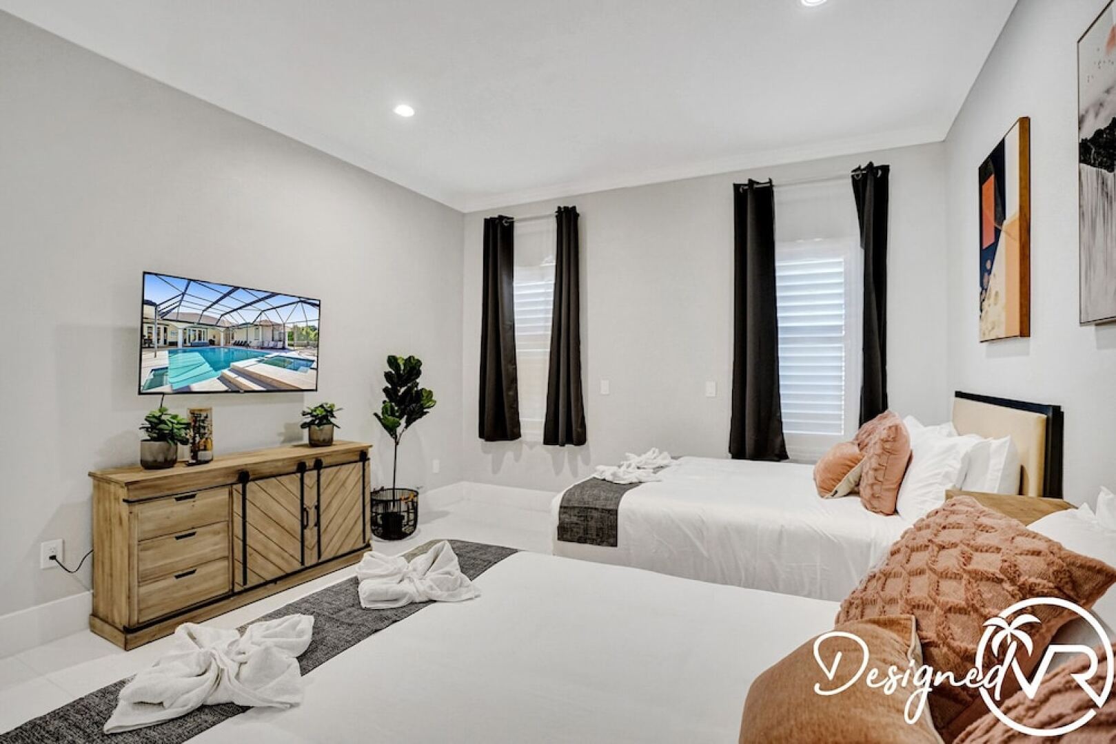 Luxurious 8BR Family Estate with Pool