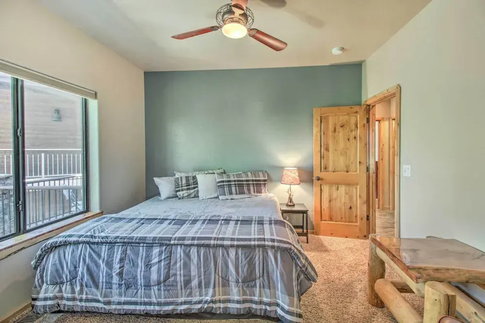 Outdoor Fireplace, Gas Grill: Luxe Heber Cabin!