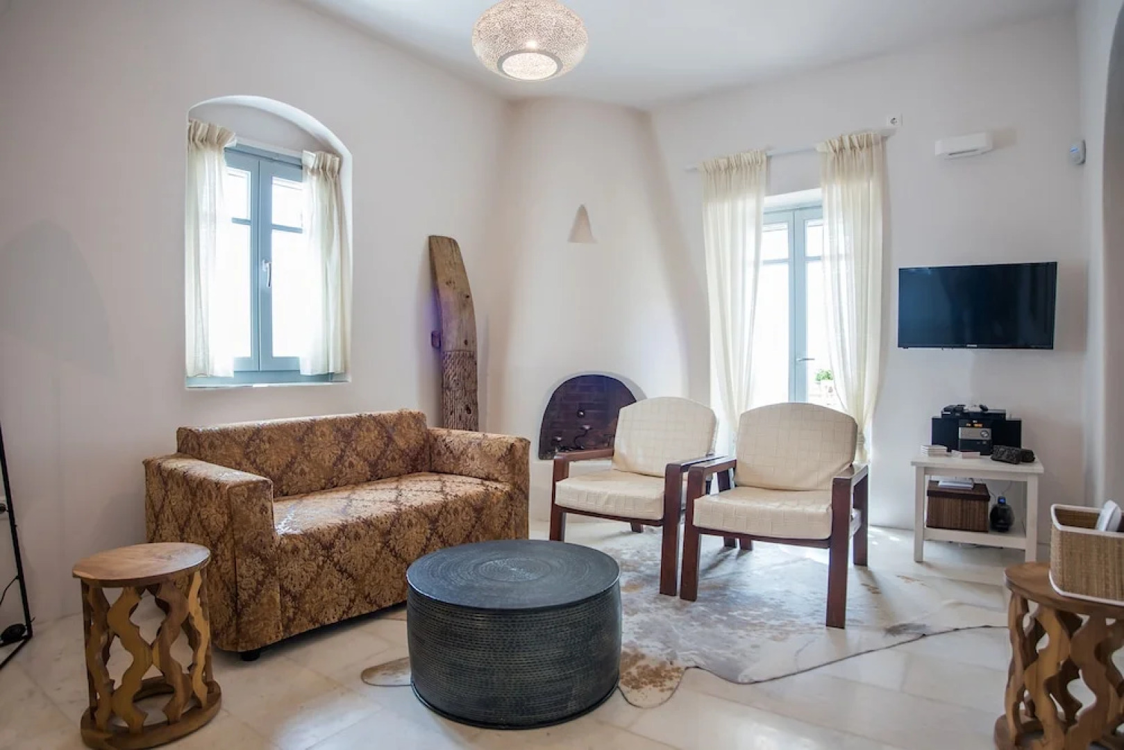 Eclectic island villa - gorgeous sea views, garden by VillaRentalsgr