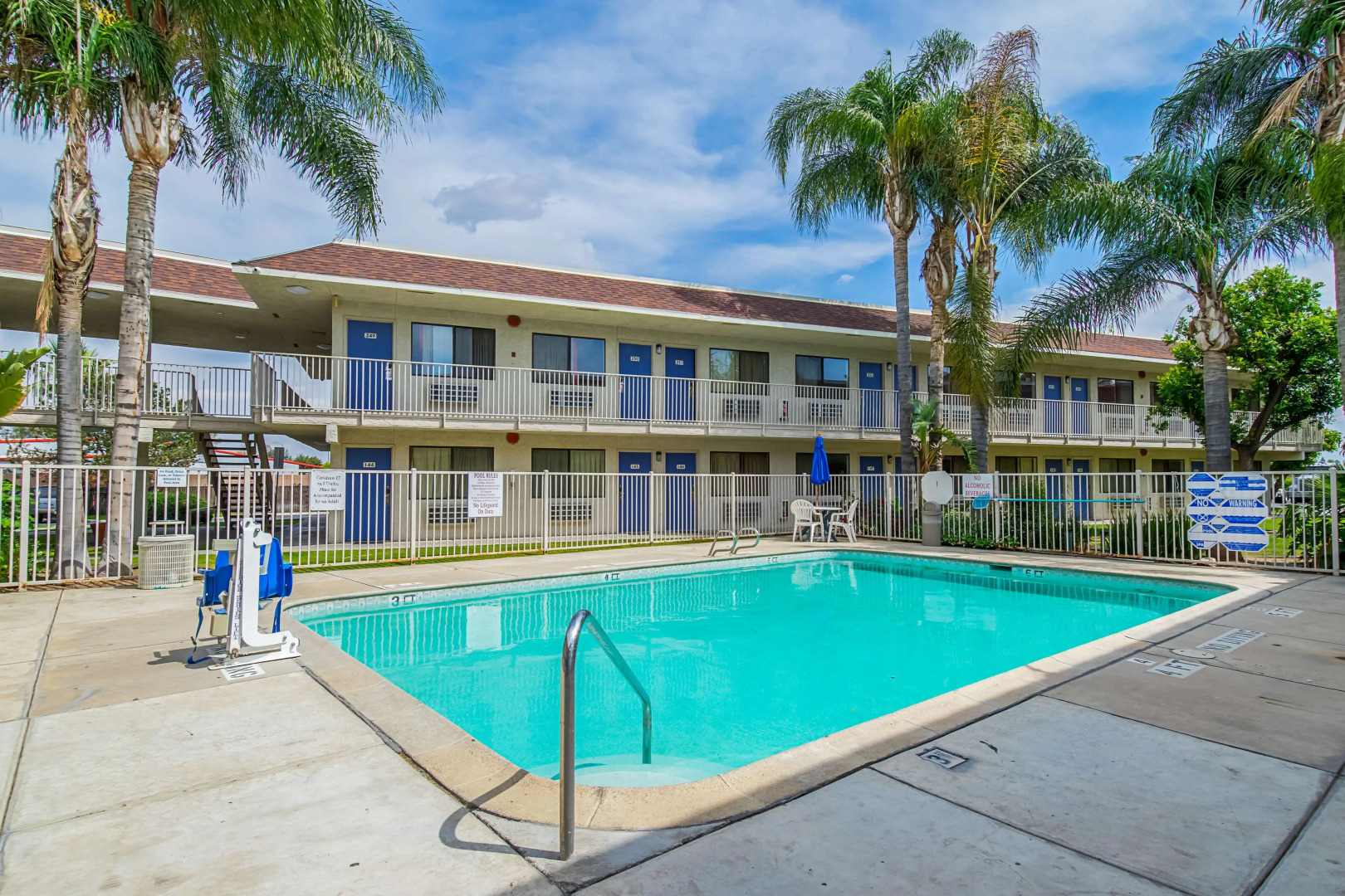 Motel 6 Bakersfield, CA - Airport