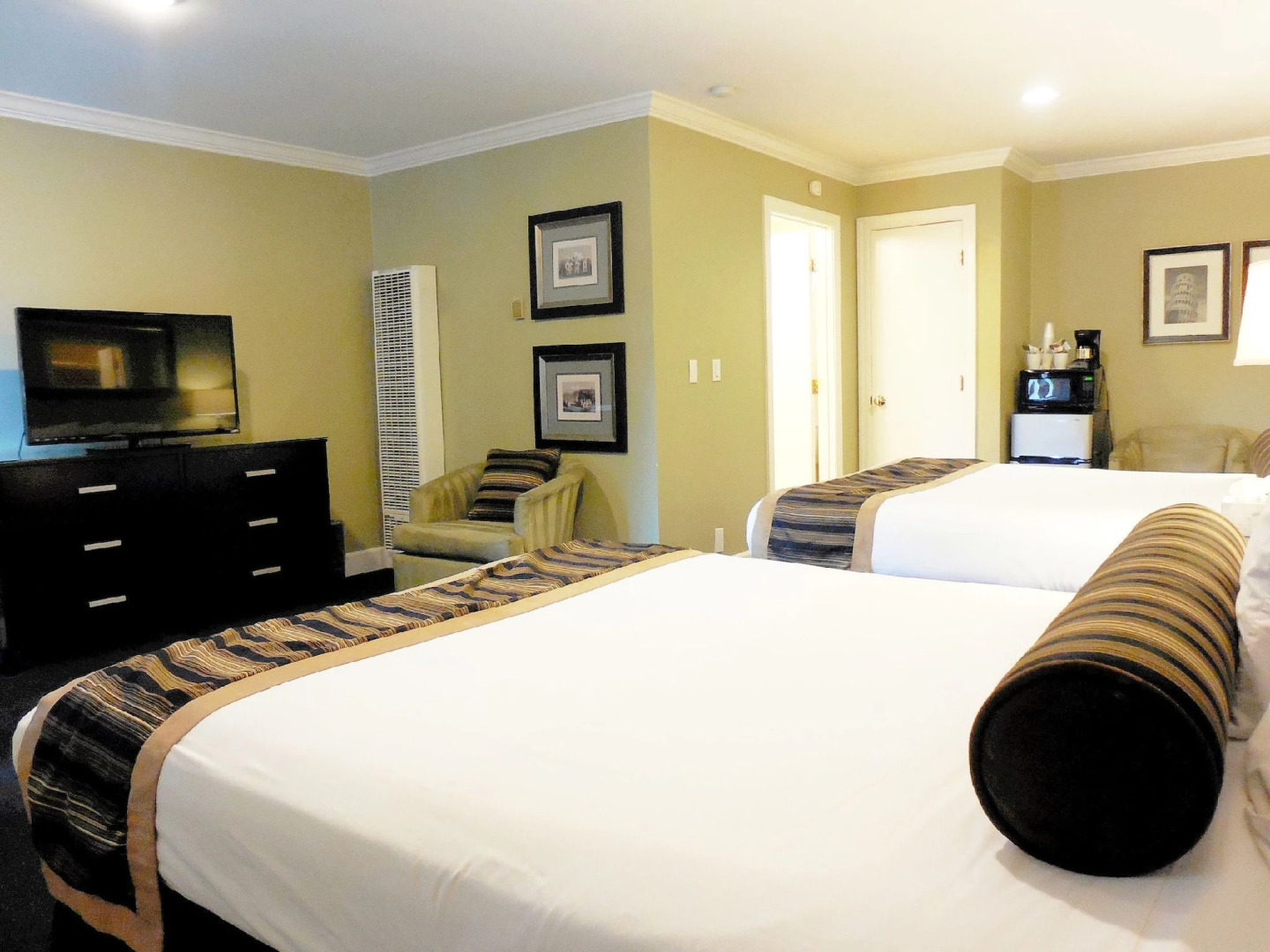 Sea Breeze Inn And Cottages