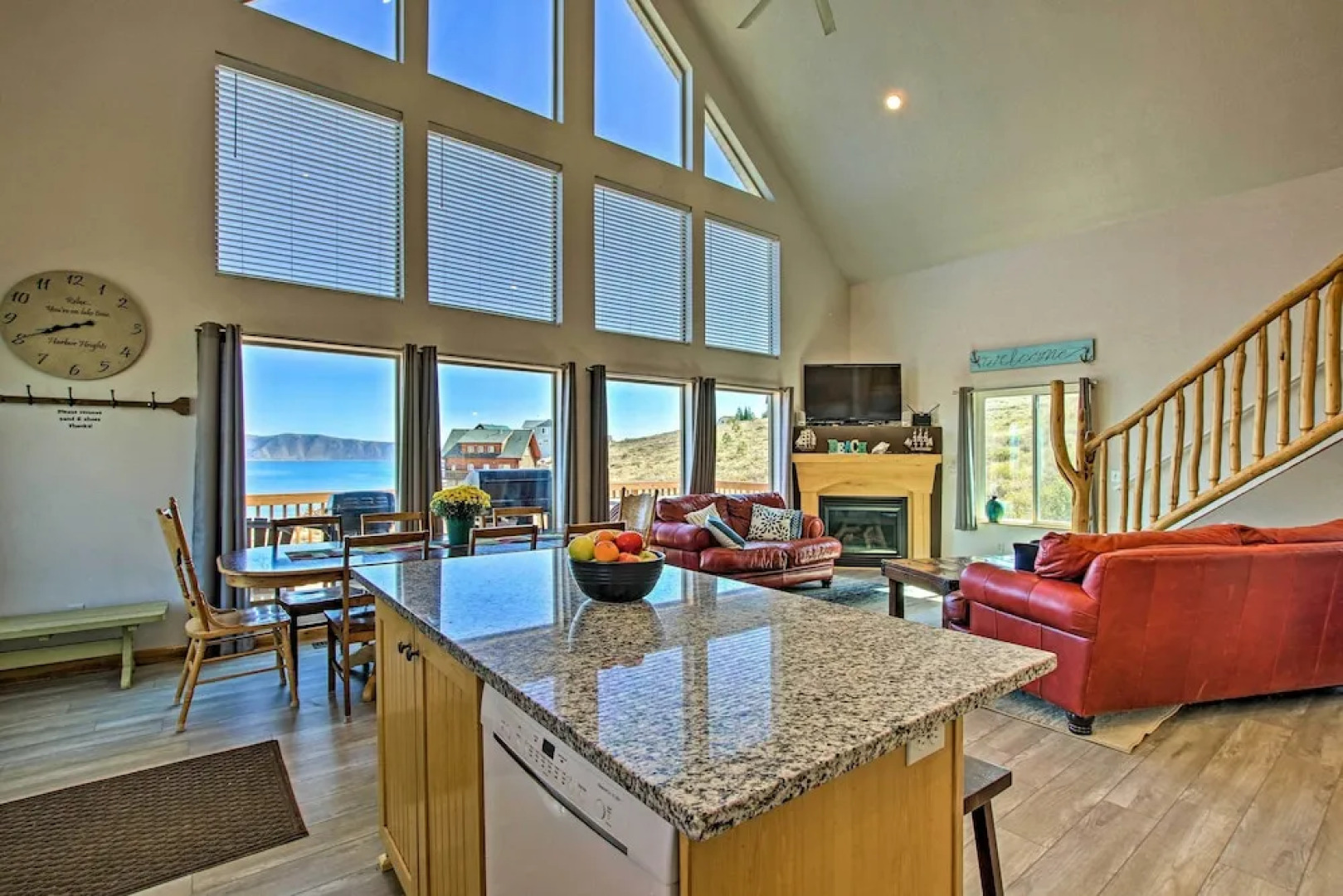 Garden City Lake House: Hot Tub & Views!