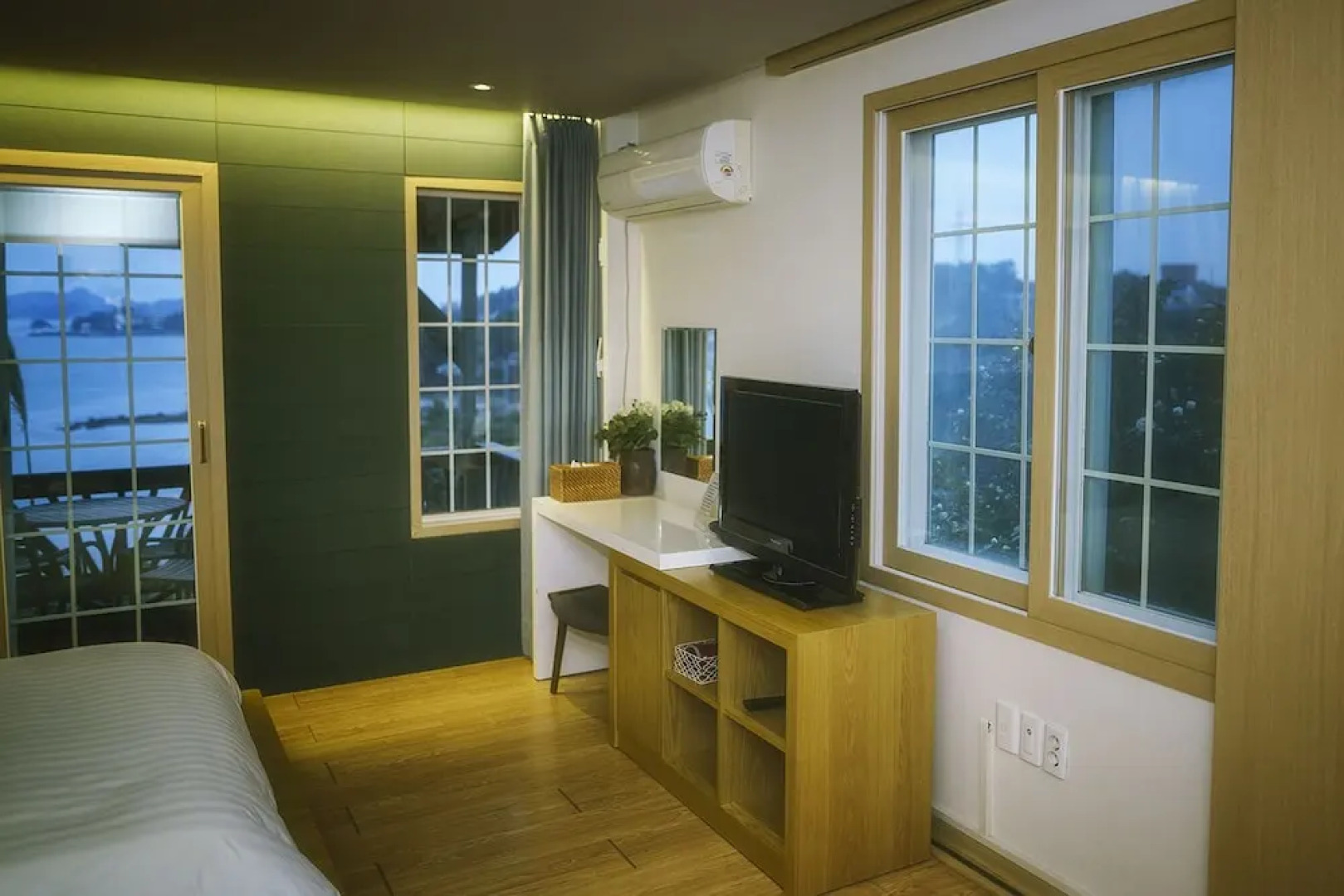 Tongyoung Mongdolhouse Pension