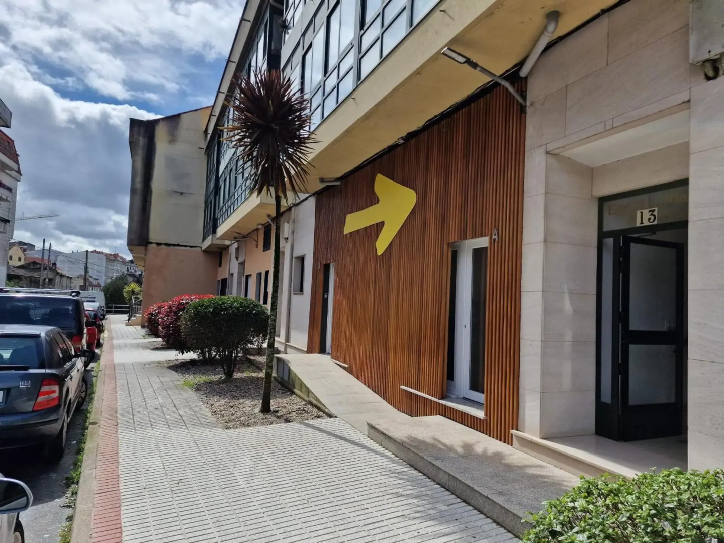 REDONDELA APARTMENTS - Bedroom, Bathroom & Kitchen