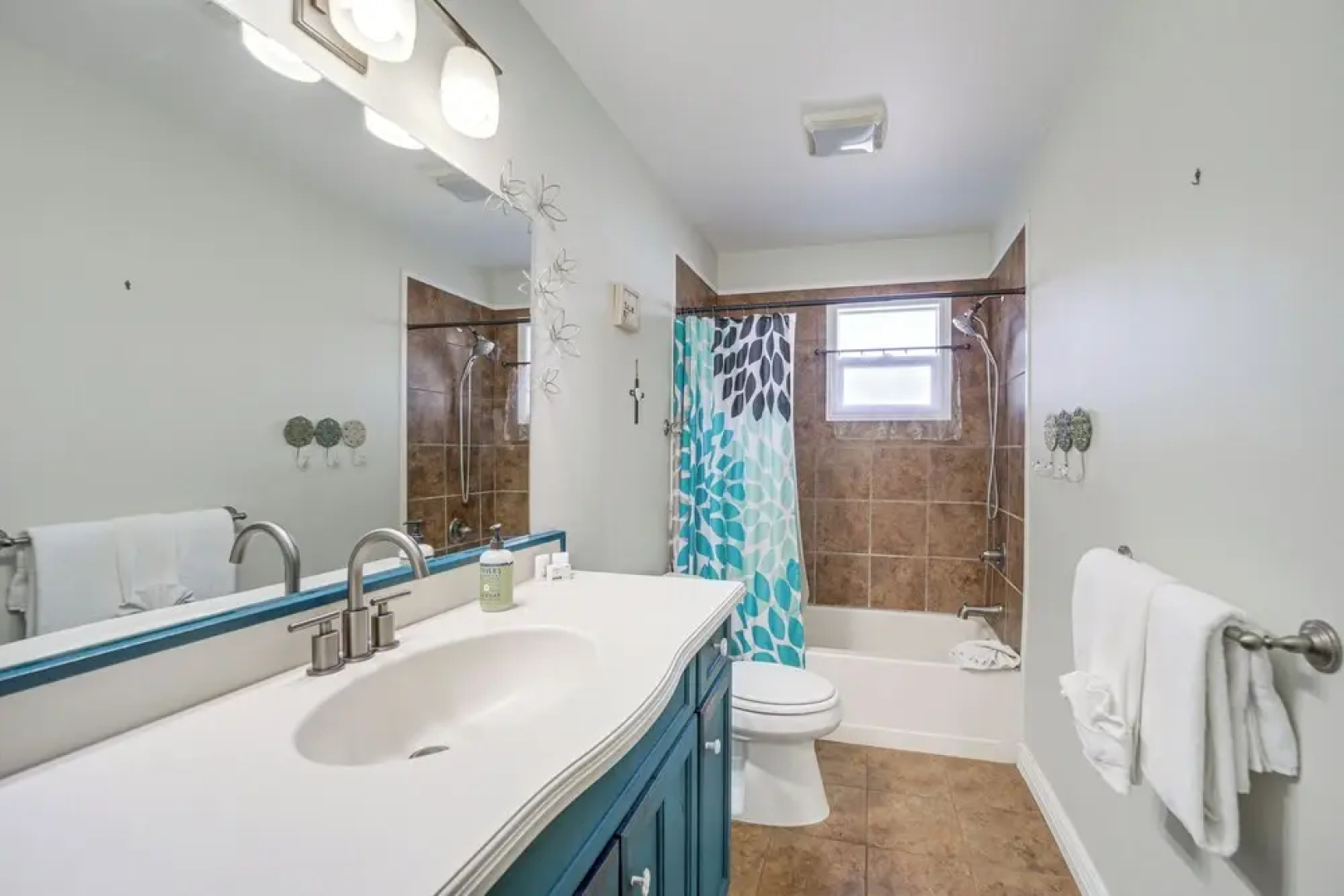 Artsy Cottonwood Home w/ Hot Tub, Walk to Wineries