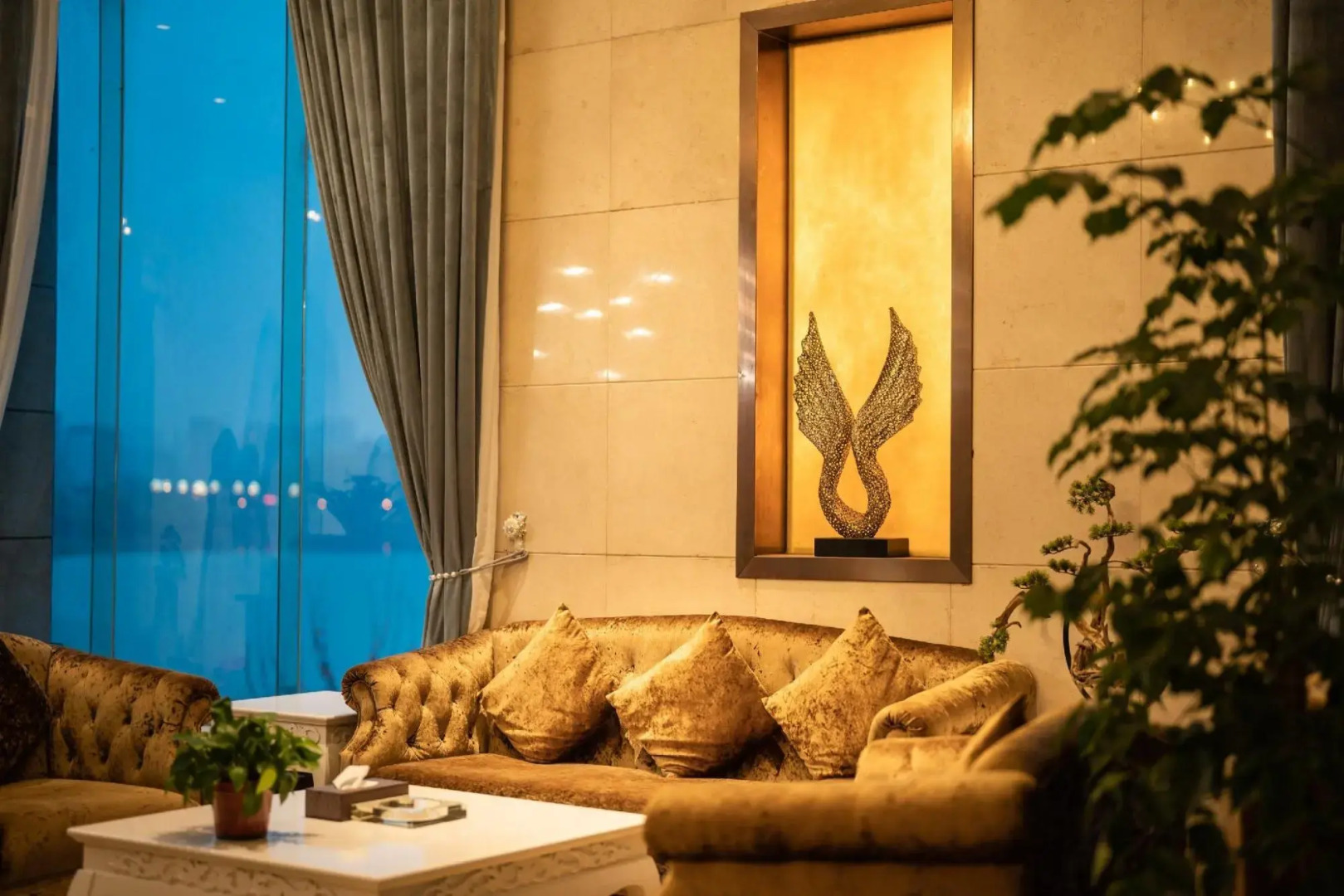 Neijiang Riverside Garden Hotel