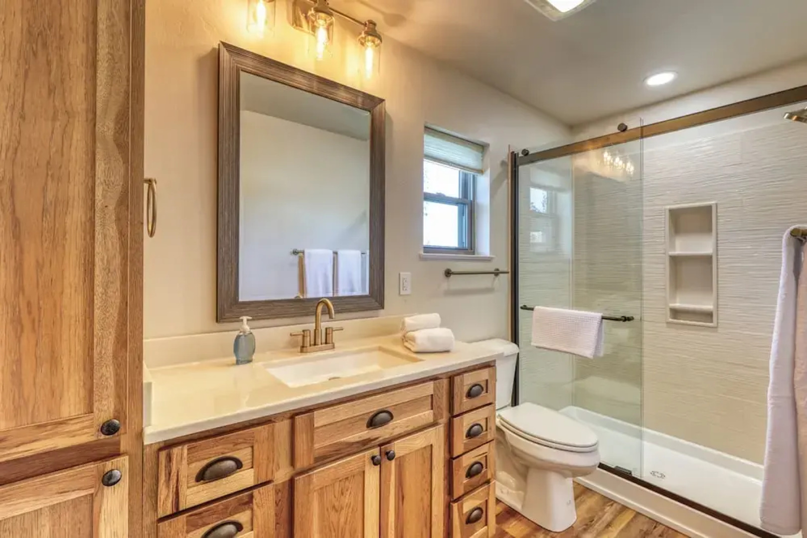 Saddle Up For Luxury - 15 Minutes to Mt Rushmore