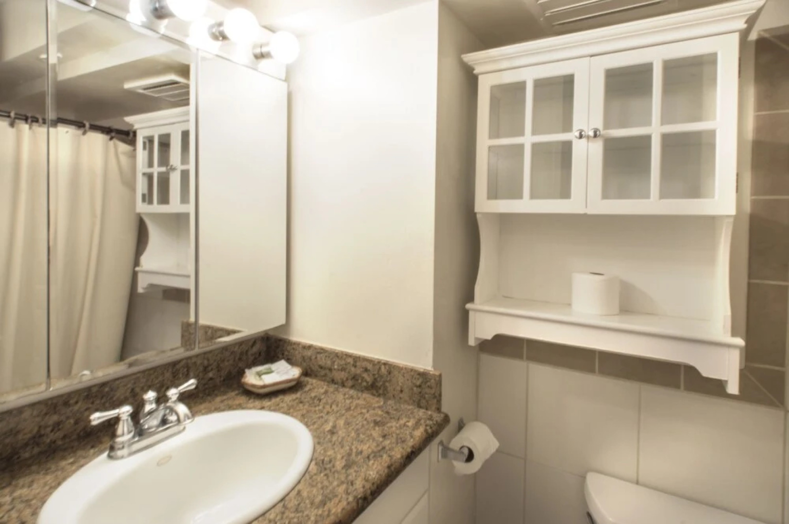 Island Colony 807 - Studio condo by RedAwning