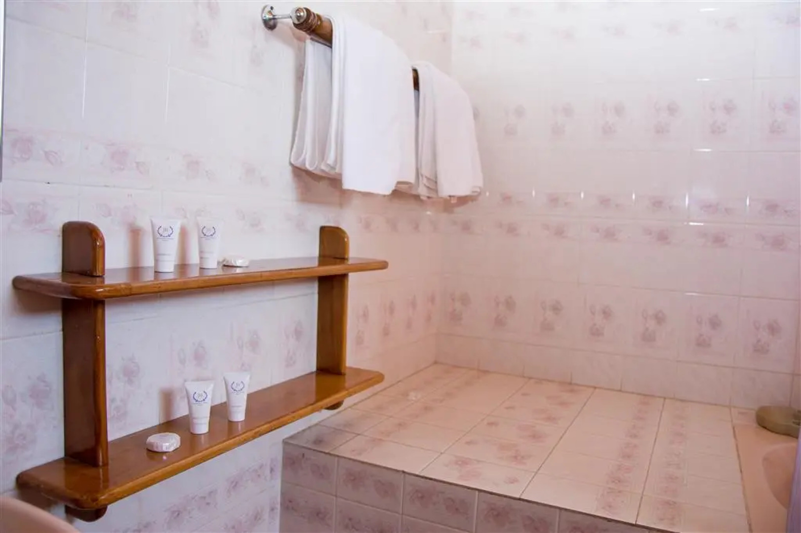 Jacaranda Lake Elementaita Lodge