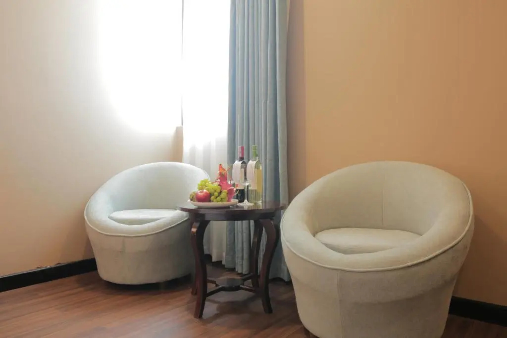 Yarra Ocean Suites Danang