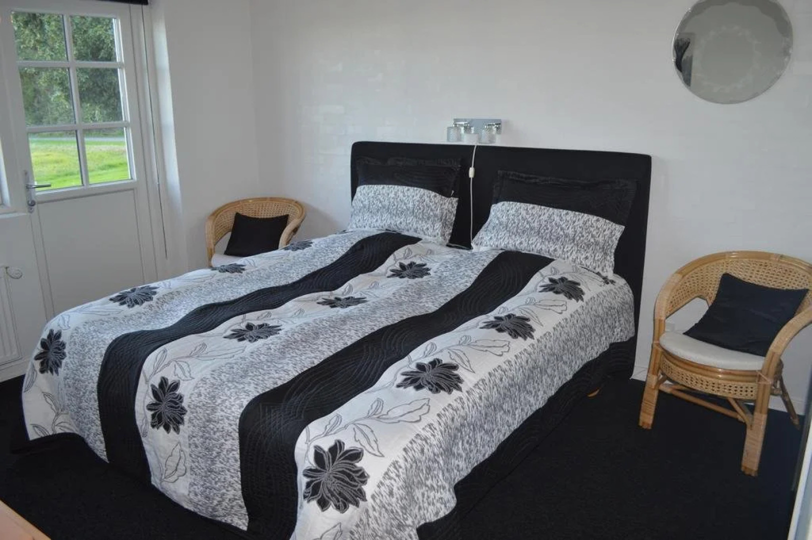 Give Bed & Breakfast