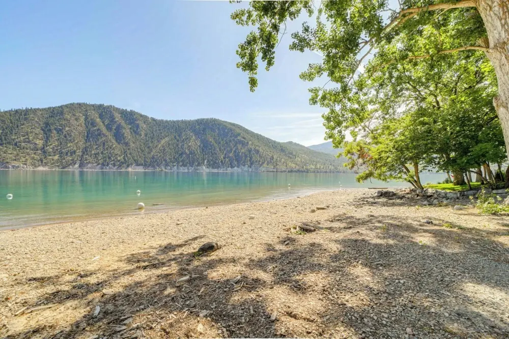 Modern Retreat w/ Hot Tub - Steps to Lake Chelan!